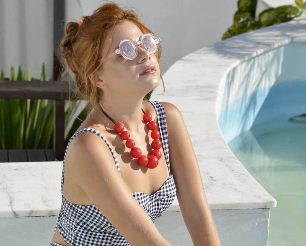 a atriz de malhação jeniffer oliveira lança marca de moda praia